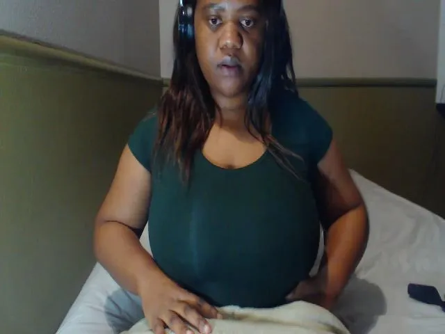 Live sex webcam photo for Explodeinmex #253946331