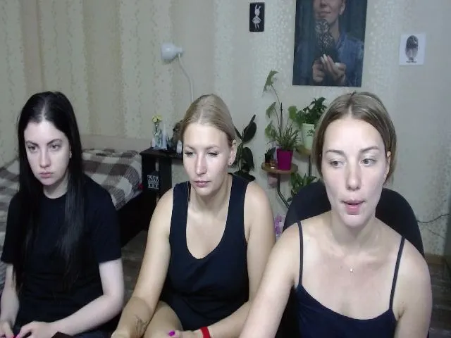 Live sex webcam photo for Emi_lywild #255548650