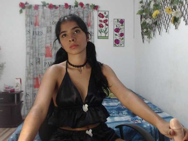 Live sex webcam photo for Lindsay-Petit #241249715