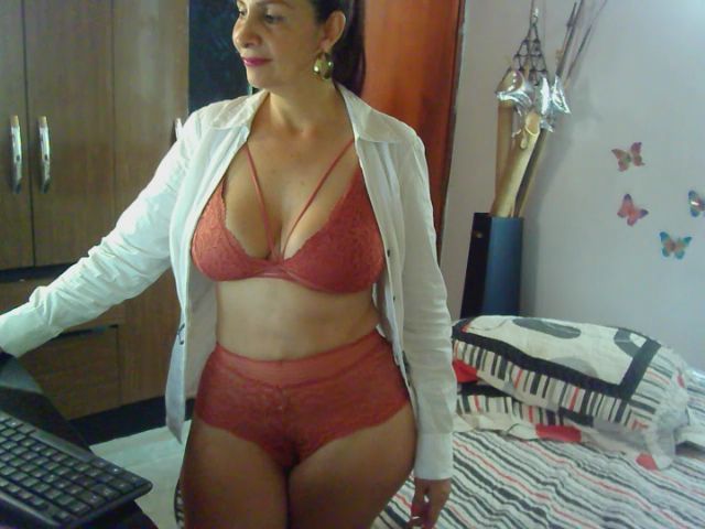 Live sex webcam photo for Milfsexy_ #252543051