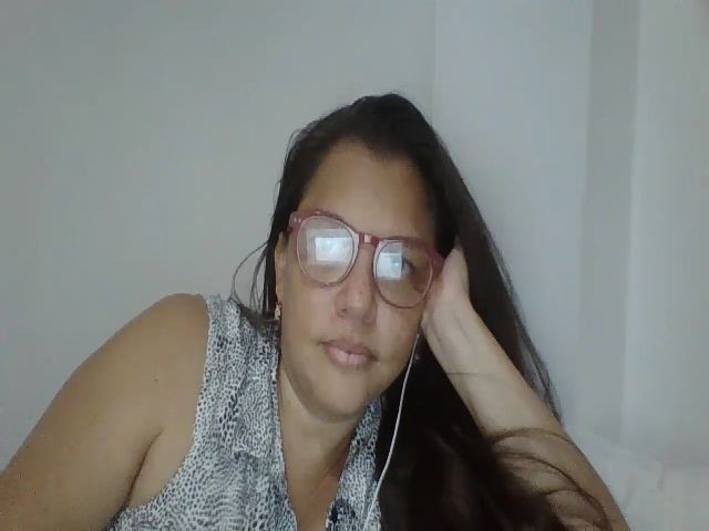 Live sex webcam photo for SweetLola01 #260436060