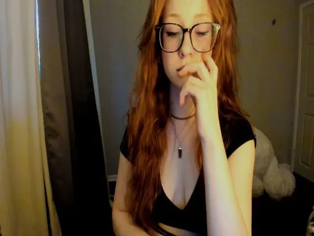 Live sex webcam photo for Haileystormxo #253603632