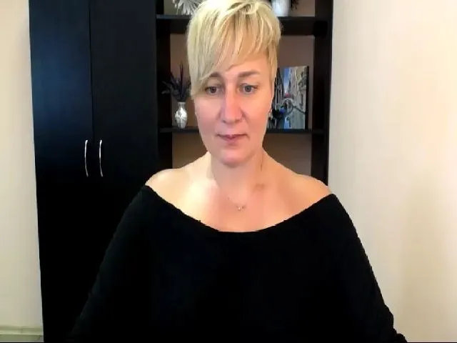 Live sex webcam photo for KailyMey #252823802