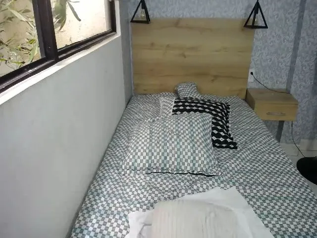 Live sex webcam photo for ashleybrook18 #256042354