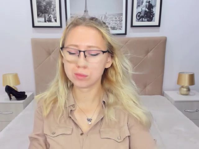 Live sex webcam photo for LizaSwan #255249978