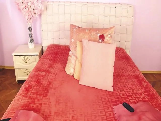 Live sex webcam photo for SpicyKiss_ #261445729