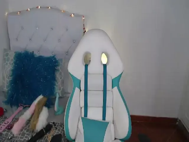 Live sex webcam photo for Charlotteh0 #256244998