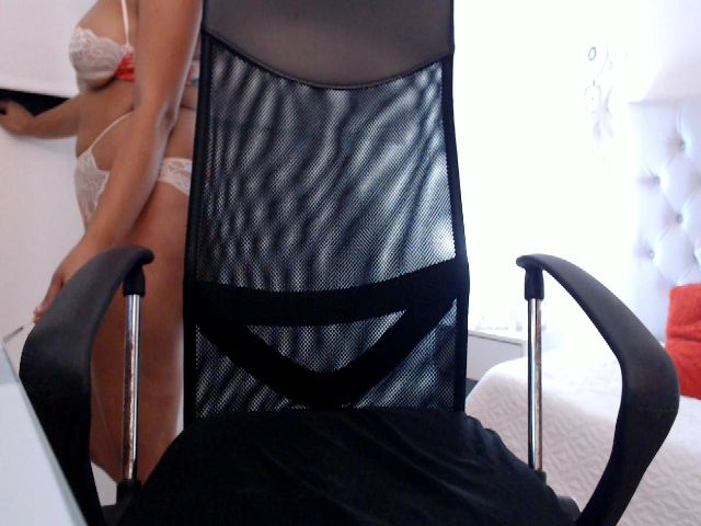 Live sex webcam photo for Antonella_lpz #264012293