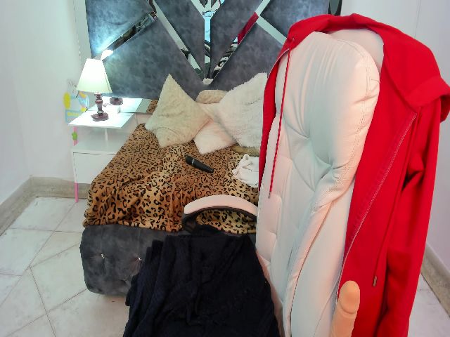 Live sex webcam photo for Isa__santos #252457865