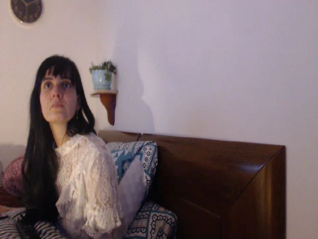 Live sex webcam photo for isabellazee2 #255514205