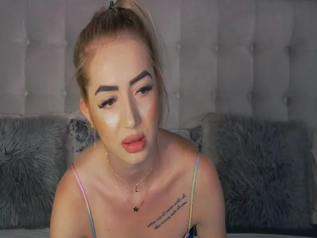 Live sex webcam photo for JuliaJuliette #255831794