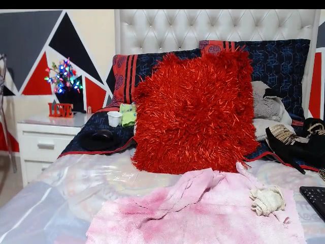 Live sex webcam photo for EsmeraldaXO #264274918