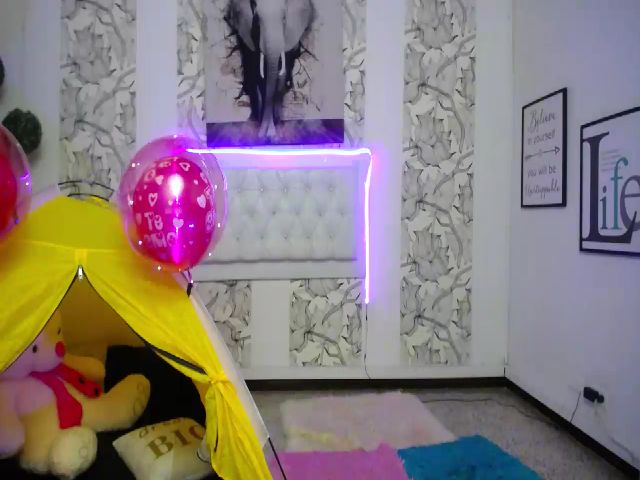 Live sex webcam photo for Kassandra_01 #261880878