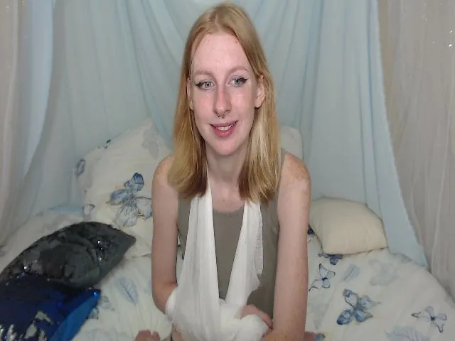 Live sex webcam photo for ImFoxx #255047182