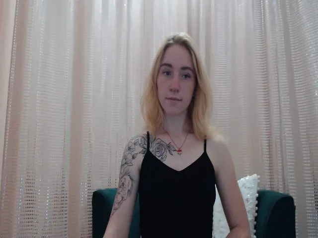 Live sex webcam photo for RedBerryy #255574314