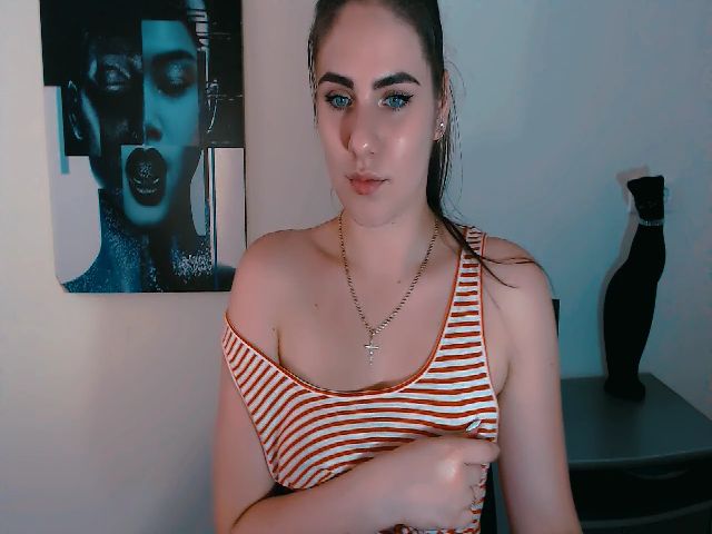 Live sex webcam photo for MollyKiss_ #254786357