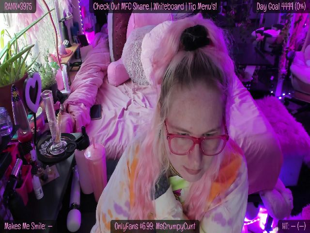 Live sex webcam photo for MsGrumpyCunt #254680248