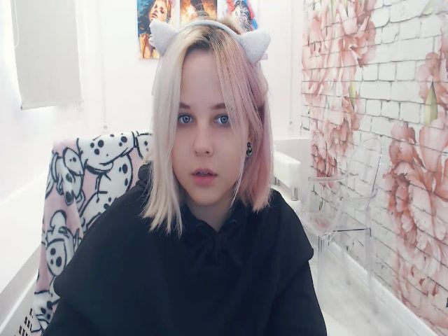 Live sex webcam photo for Helokit #258541396