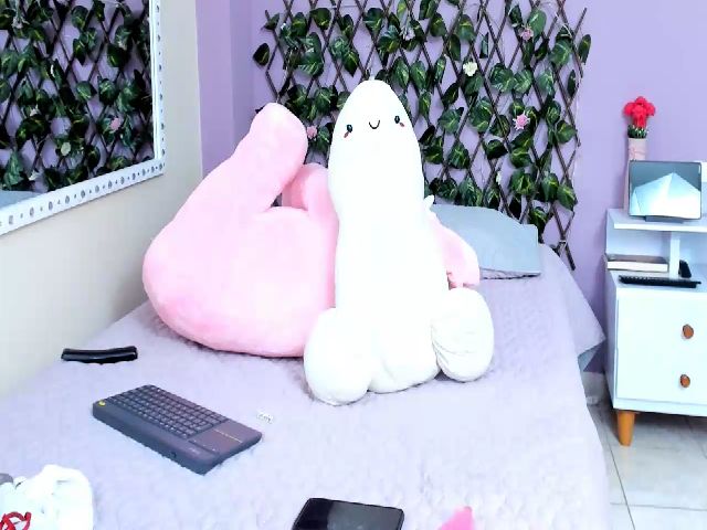 Live sex webcam photo for MarianaPaz #257181048