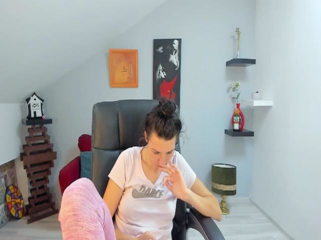 Live sex webcam photo for LizzieBrie #255546575