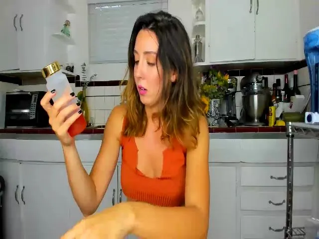 Live sex webcam photo for Casssie #253933971