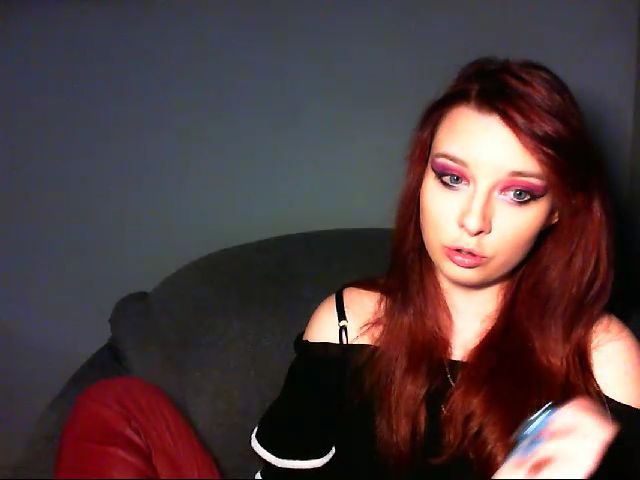 Live sex webcam photo for VirginLuna18 #261551215