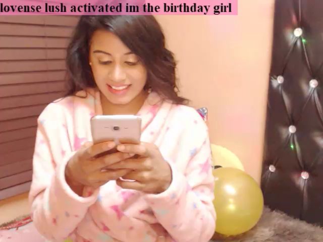 Live sex webcam photo for PARADISEQEEN #253687310