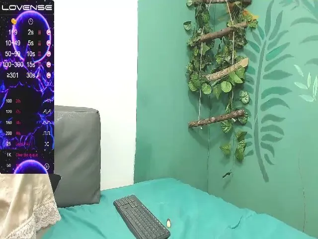 Live sex webcam photo for violet_cortes #260530903