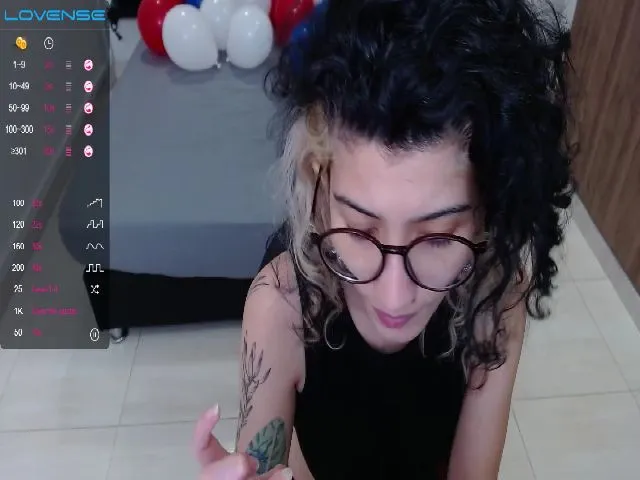 Live sex webcam photo for Myzore #261031799