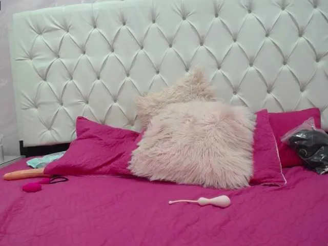 Live sex webcam photo for Karinapuerta #241154953