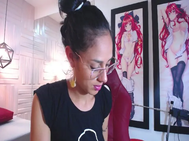 Live sex webcam photo for Anaiss_10 #255392816
