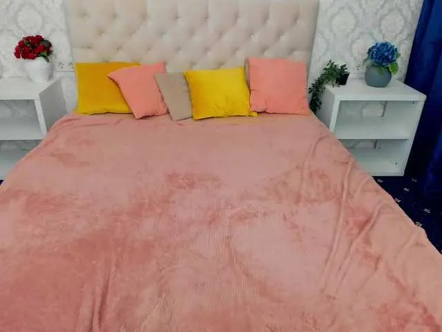 Live sex webcam photo for ElsaJeann #247428330