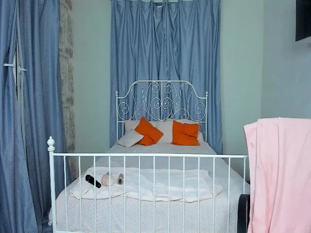 Live sex webcam photo for A11yson #259639859