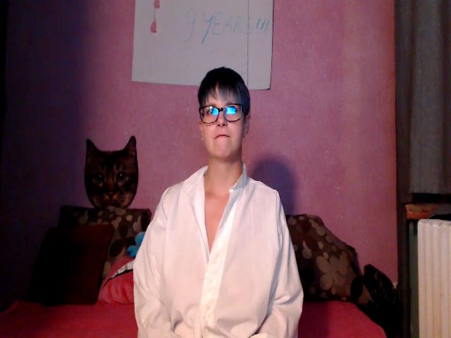 Live sex webcam photo for IamMiky #257823917