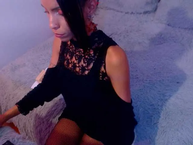Live sex webcam photo for nicky-bennett #248943479