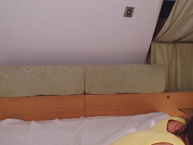 Live sex webcam photo for APRIL_BROWNN #252389835