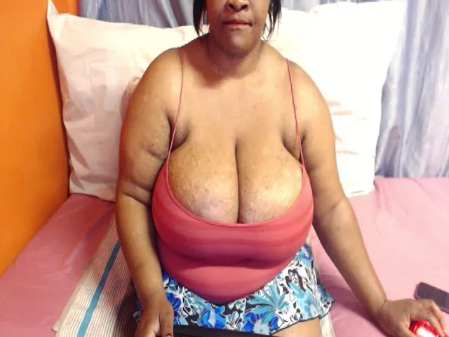 Live sex webcam photo for Sweetnozie #260530845