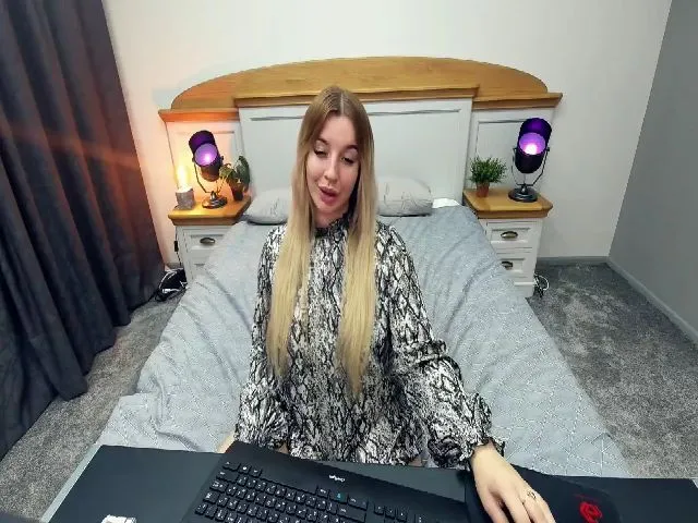 Live sex webcam photo for BootyPam #252681421