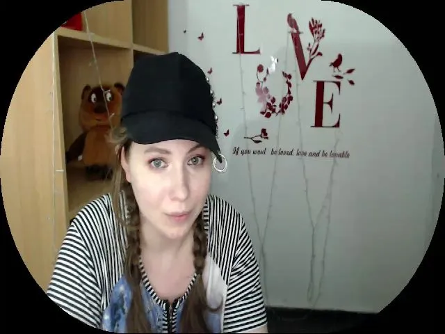 Live sex webcam photo for MollyMey #253249293