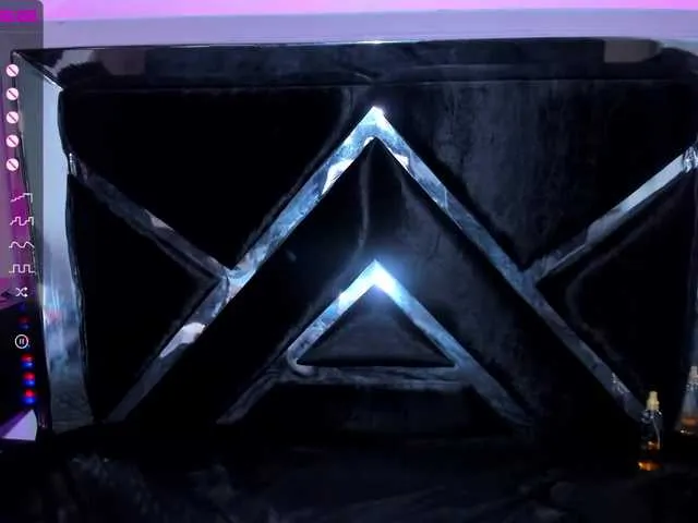 Live sex webcam photo for vickyquinn #251030702