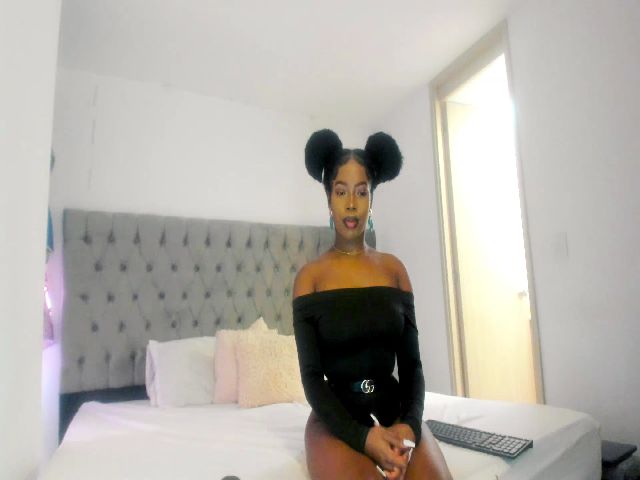 Live sex webcam photo for Afro__Goddess #265545376