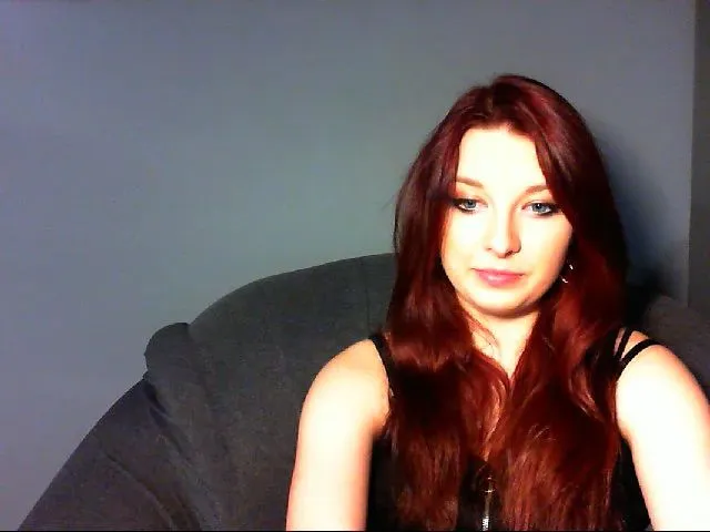 Live sex webcam photo for VirginLuna18 #253170603