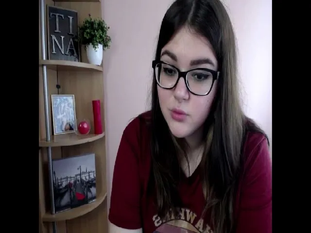 Live sex webcam photo for SweetyTinna #261233508
