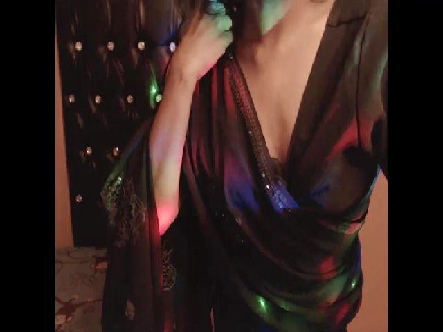 Live sex webcam photo for PARADISEQEEN #254930510