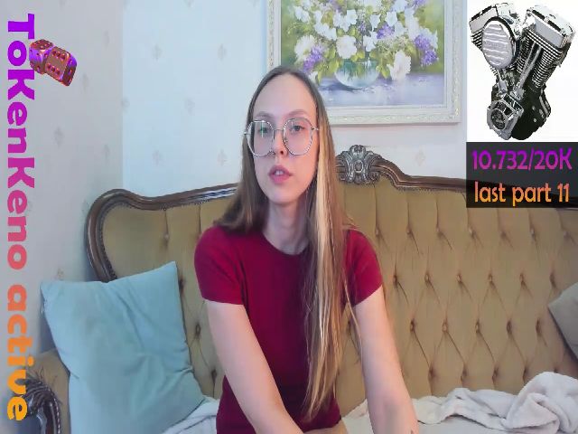 Live sex webcam photo for LisaMellow #258805346