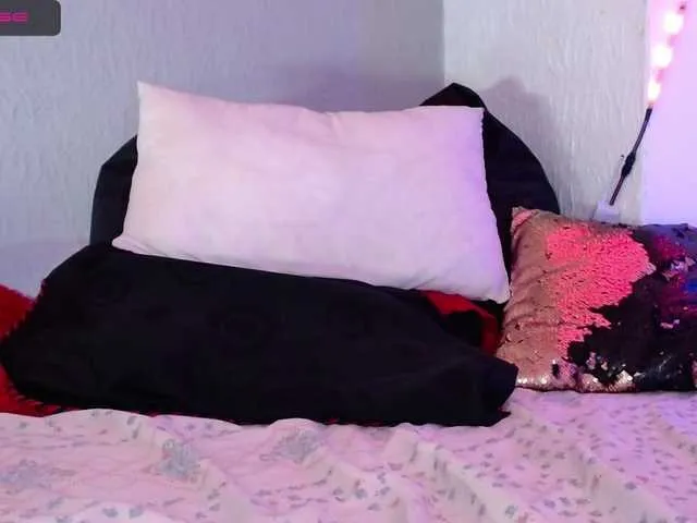 Live sex webcam photo for TutiPorn #247667264