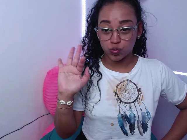 Live sex webcam photo for Angeluxxx #241202275