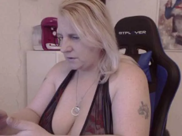 Live sex webcam photo for DrachenLady39 #241175771
