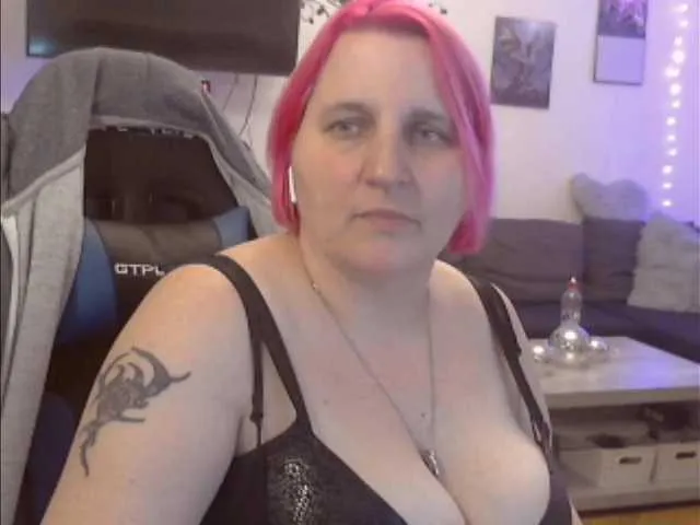 Live sex webcam photo for DrachenLady39 #241397654