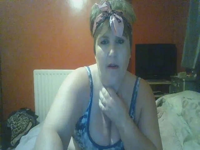 Live sex webcam photo for YUMMYMUMMY39 #262300915